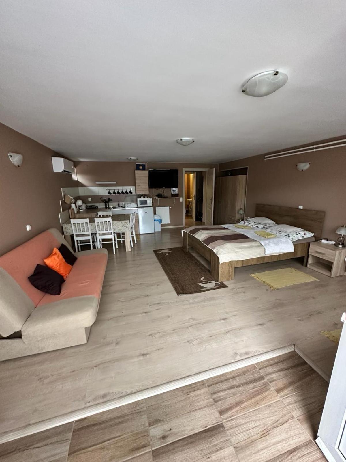 Berc Apartman Apartment Egerszalok Bagian luar foto