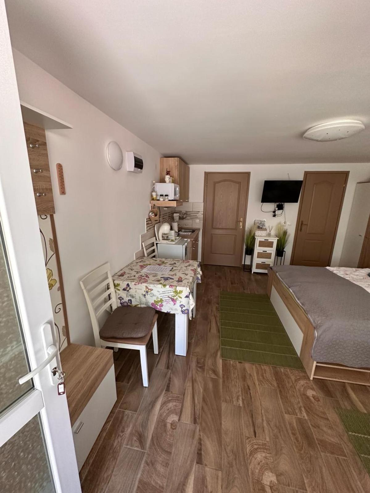 Berc Apartman Apartment Egerszalok Bagian luar foto