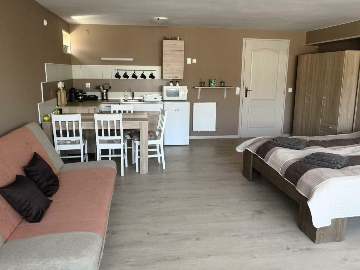 Berc Apartman Apartment Egerszalok Bagian luar foto